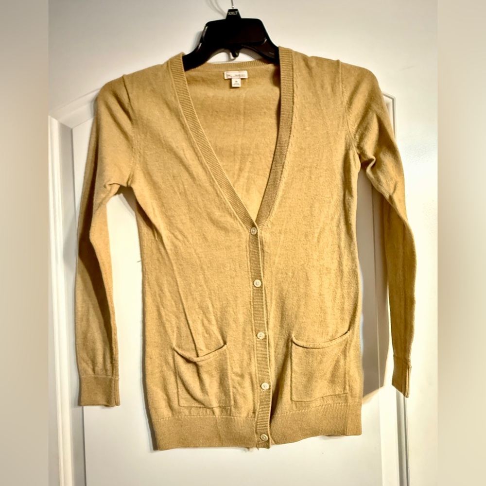 Gap Preppy Cardigan Sweater XS Neutral Tan Merino Wool V-Neck Classic Button